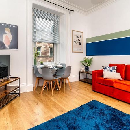 Cosy Retreat - Charming 2-Bed Apartment Greenock Buitenkant foto