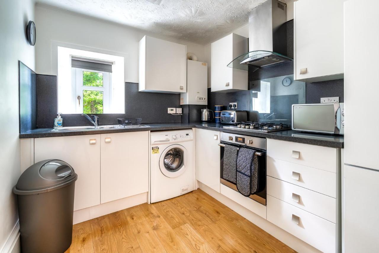 Cosy Retreat - Charming 2-Bed Apartment Greenock Buitenkant foto