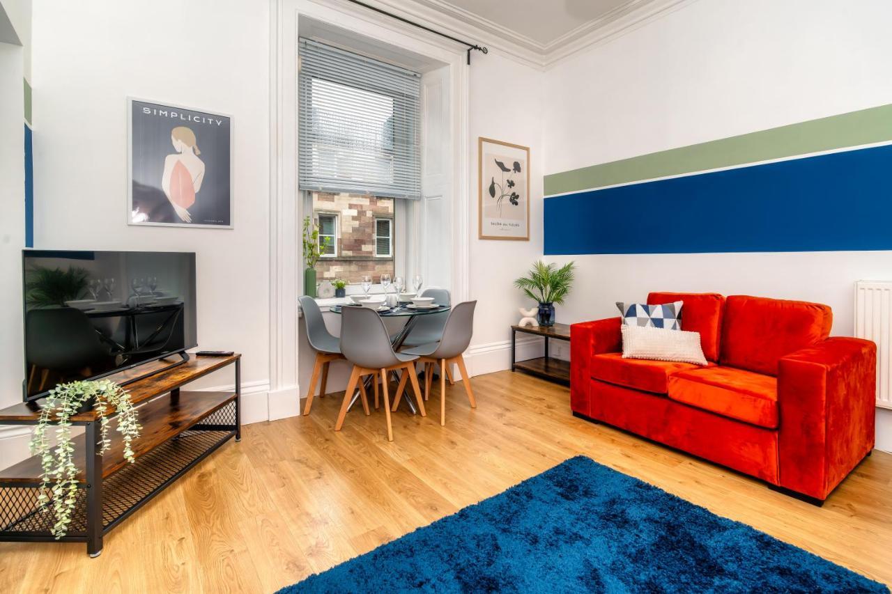 Cosy Retreat - Charming 2-Bed Apartment Greenock Buitenkant foto