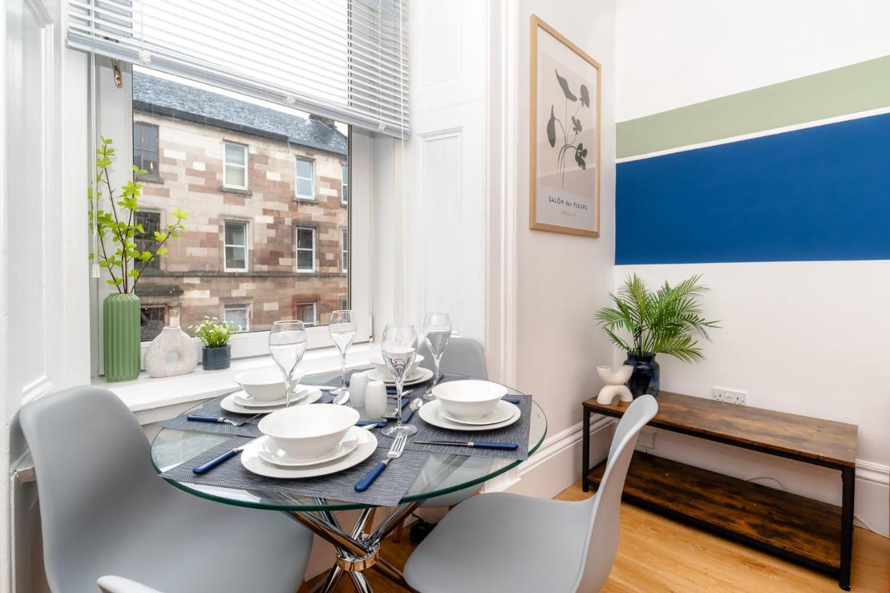 Cosy Retreat - Charming 2-Bed Apartment Greenock Buitenkant foto