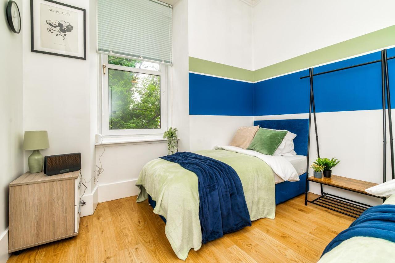 Cosy Retreat - Charming 2-Bed Apartment Greenock Buitenkant foto