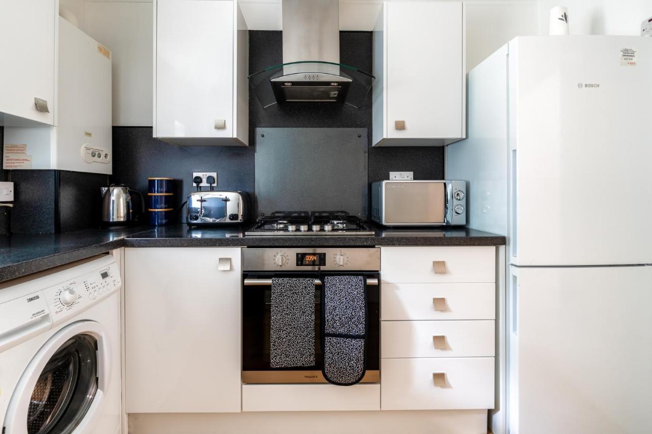 Cosy Retreat - Charming 2-Bed Apartment Greenock Buitenkant foto