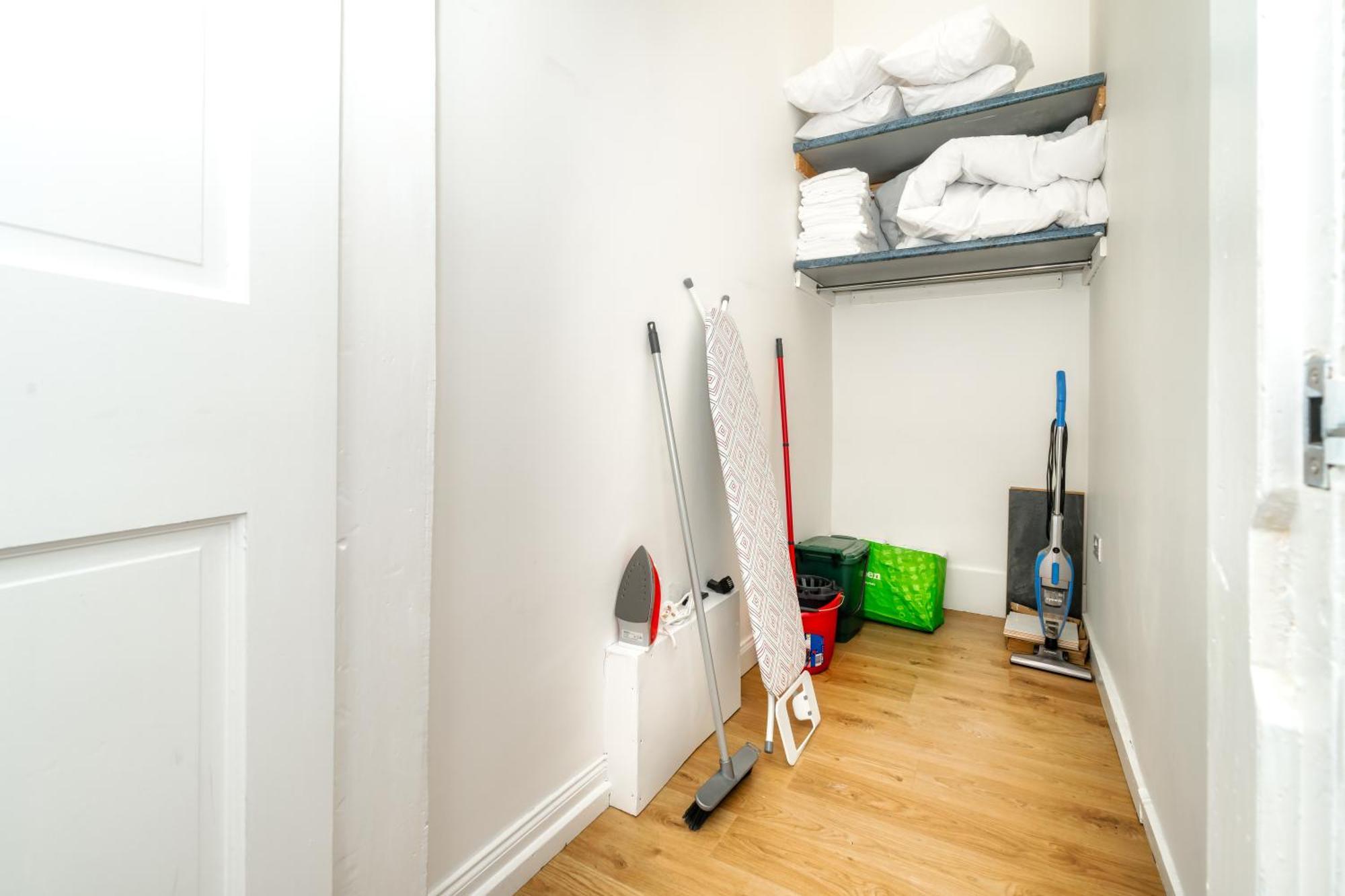 Cosy Retreat - Charming 2-Bed Apartment Greenock Buitenkant foto