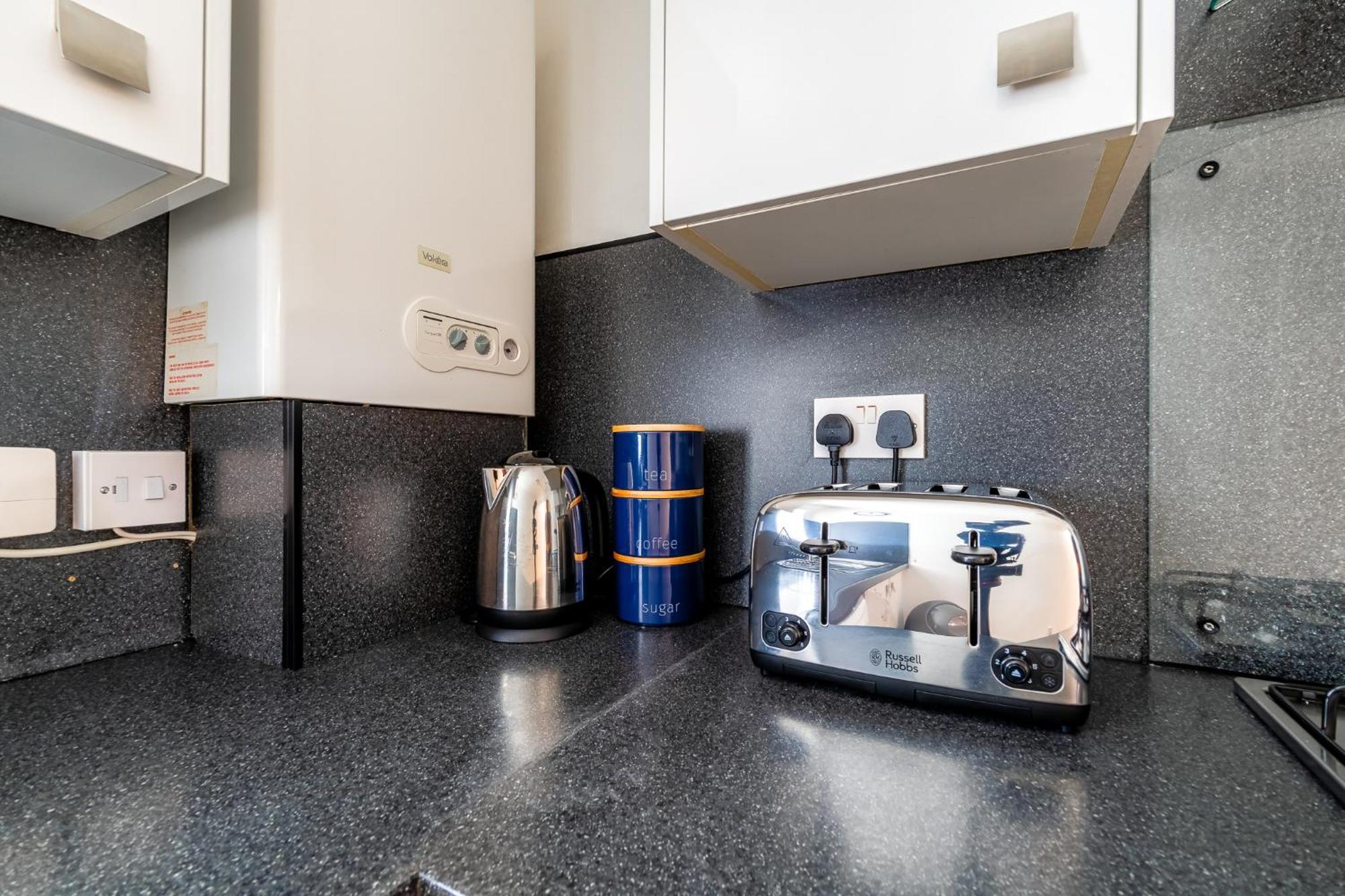 Cosy Retreat - Charming 2-Bed Apartment Greenock Buitenkant foto